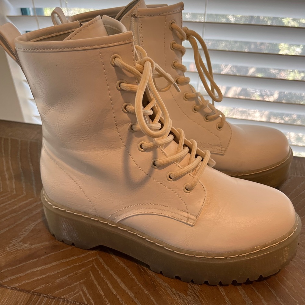 Women’s Steve Madden combat boots worn once like new